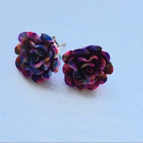Jewelry - 🆕 Rainbow colored Flower earrings 🌸